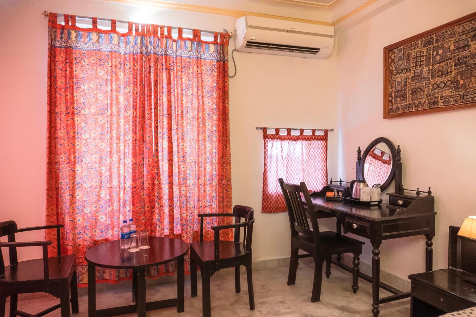 אודייפור Hotel Pratap Bhawan מראה חיצוני תמונה