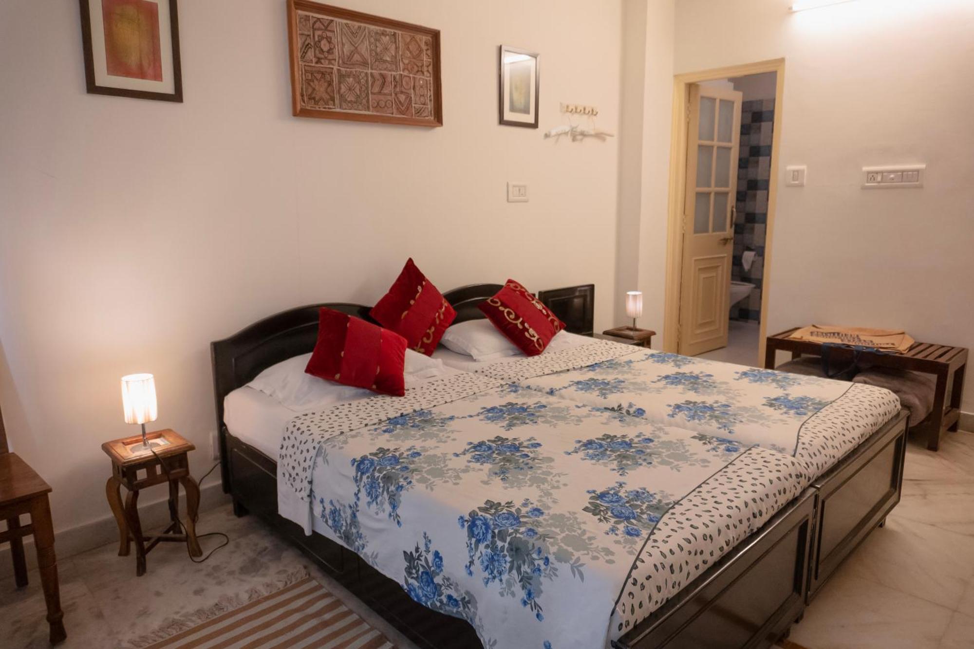 אודייפור Hotel Pratap Bhawan מראה חיצוני תמונה