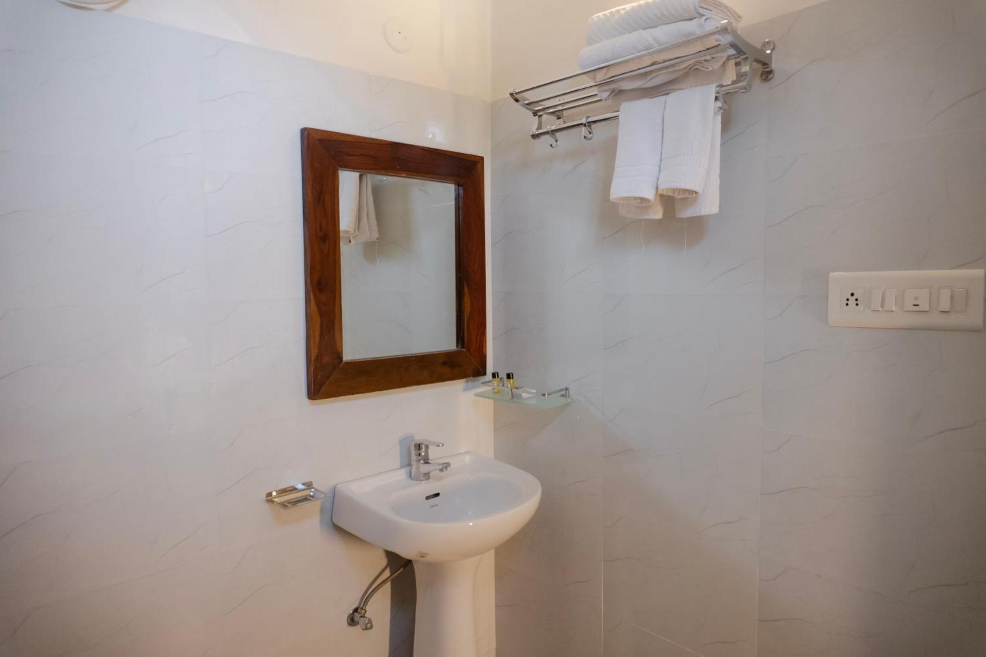 אודייפור Hotel Pratap Bhawan מראה חיצוני תמונה