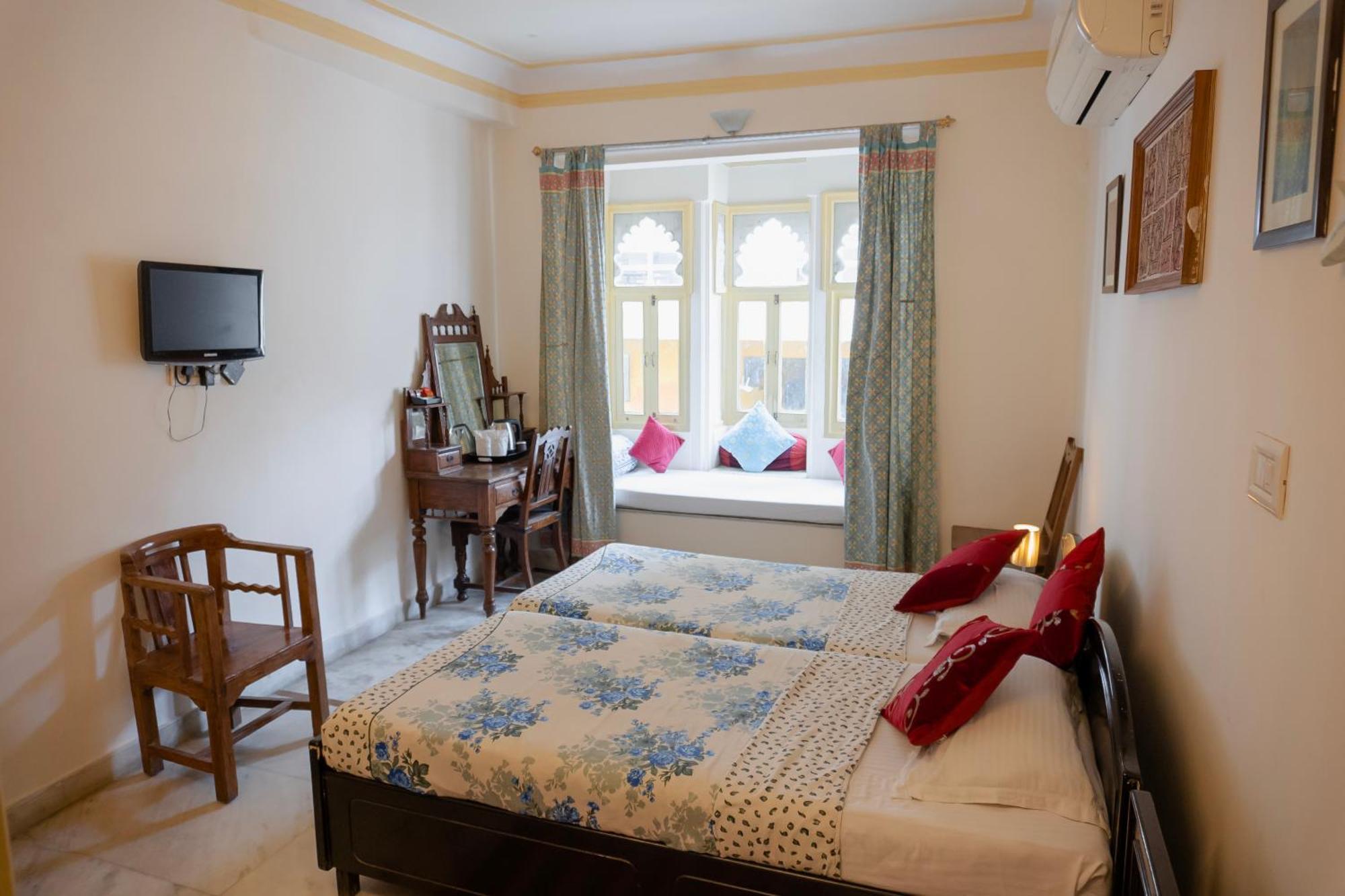 אודייפור Hotel Pratap Bhawan מראה חיצוני תמונה