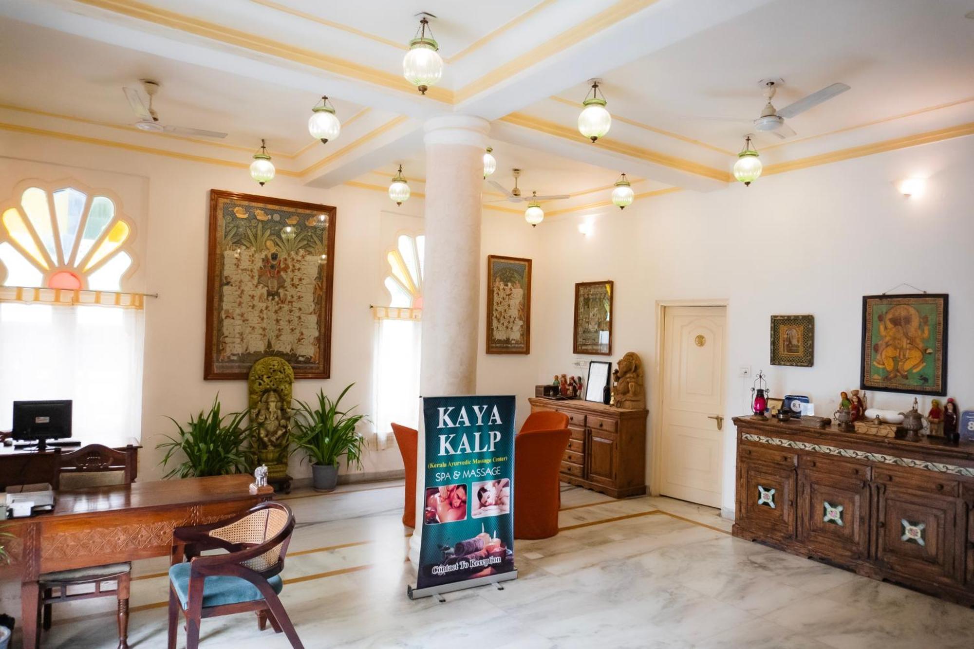 אודייפור Hotel Pratap Bhawan מראה חיצוני תמונה