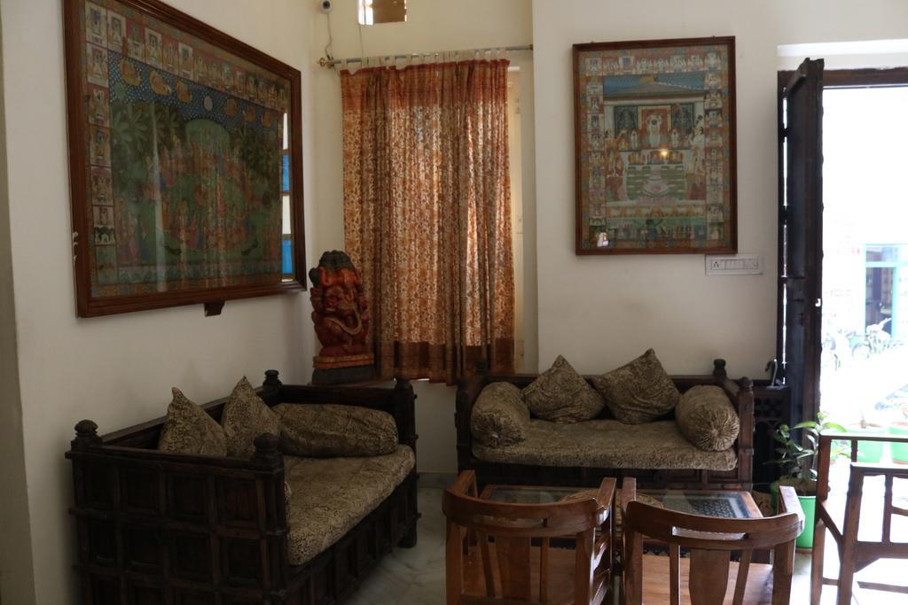 אודייפור Hotel Pratap Bhawan מראה חיצוני תמונה